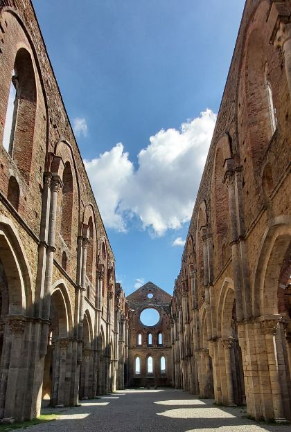 Alla Scoperta dell'Abbazia di San Galgano Alla Scoperta dell'Abbazia di San Galgano
