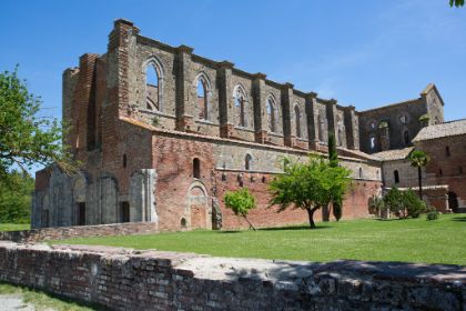 Alla Scoperta dell'Abbazia di San Galgano Alla Scoperta dell'Abbazia di San Galgano